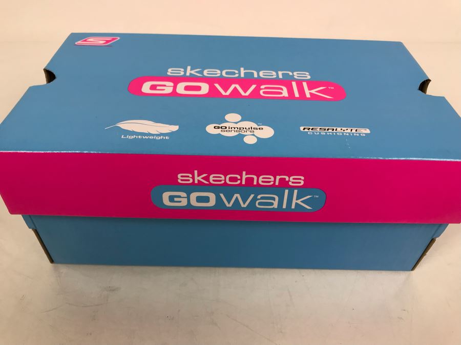 New Women's Size 7 Skechers Go Walk Shoes [Photo 4]