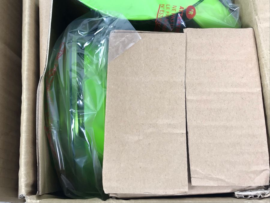 New Pair Of Ninja Storm Designer Series 400 Watt 40oz Food & Drink Makers In Green & Red [Photo 5]