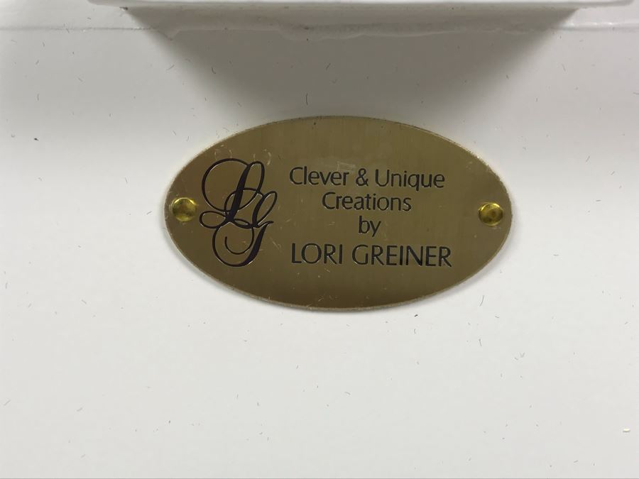 New Luxury Deluxe Wood Cosmetic Box With Mirror By Lori Greiner In White 12W X 8D X 14H [Photo 9]