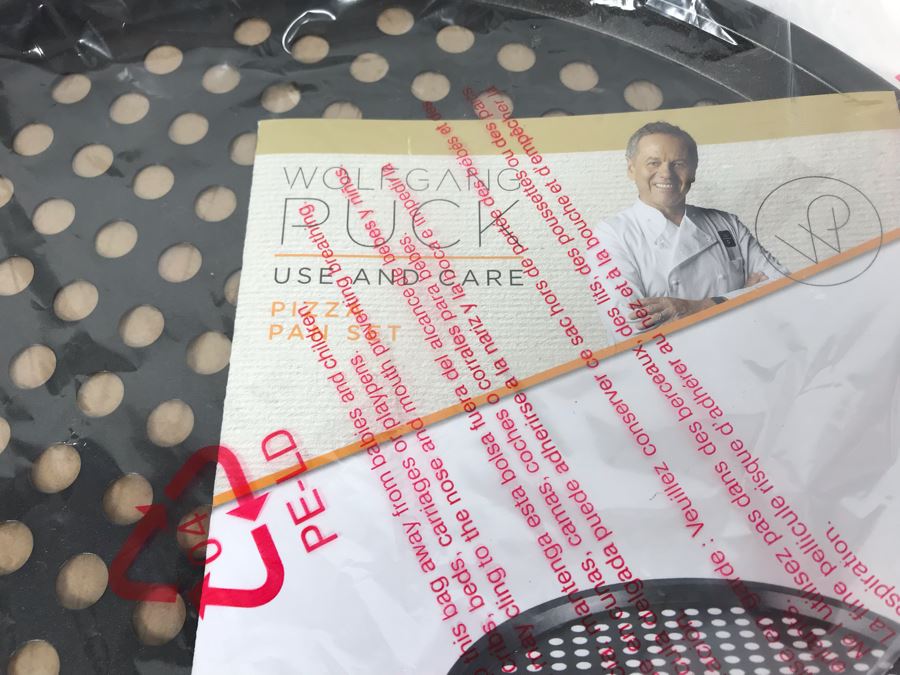 New Wolfgang Puck Pizza Pan Set And Wolfgang Puck Pizza Cutter [Photo 4]