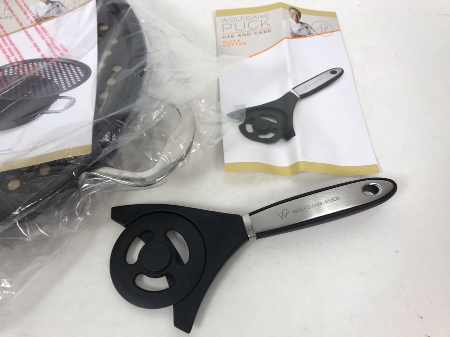 New Wolfgang Puck Pizza Pan Set And Wolfgang Puck Pizza Cutter [Photo 2]