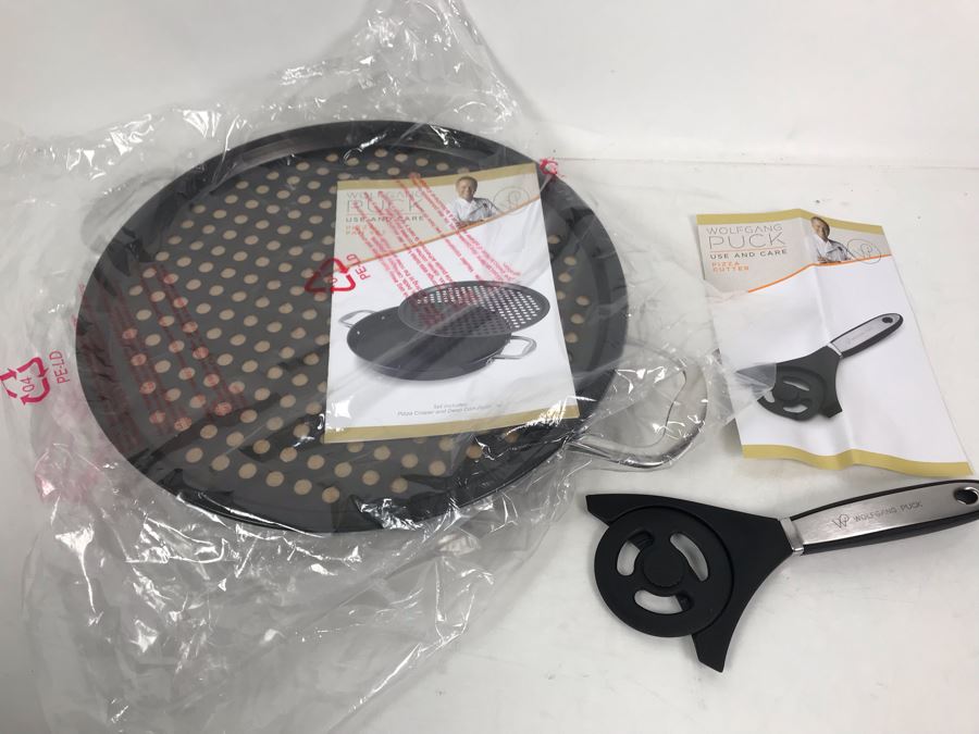 New Wolfgang Puck Pizza Pan Set And Wolfgang Puck Pizza Cutter [Photo 1]