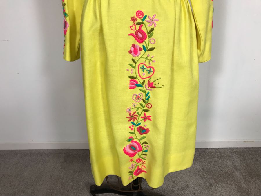 Vintage Embroidered Dress Shoulder-Shoulder 15', Length 40', Waist 26' [Photo 2]