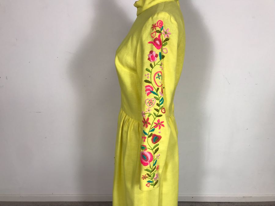 Vintage Embroidered Dress Shoulder-Shoulder 15', Length 40', Waist 26' [Photo 7]