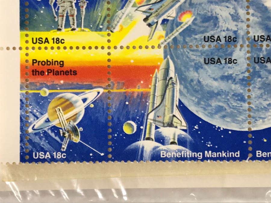 Mint Stamps Space Themed Benefiting Mankind Exploring The Moon, Understanding The Sun, Probing The Planets, Comprehending The Universe And Mint Stamp Book Of Space Exploration 10 Different Designs Saturn Voyager 2 [Photo 7]