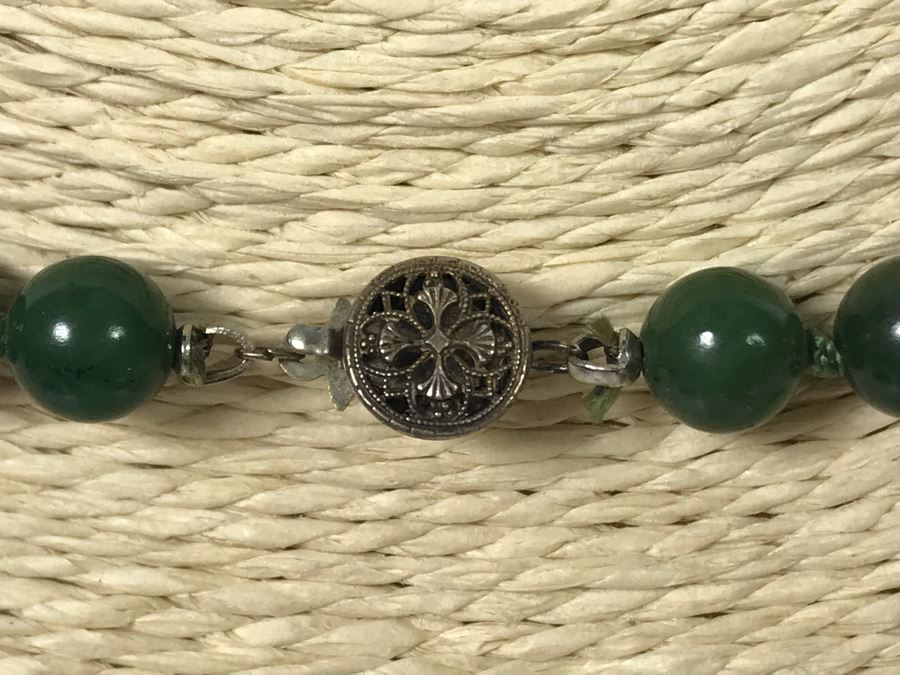 Vintage Jade Jadeite Beaded Necklace With Sterling Silver Clasp 18L [Photo 2]