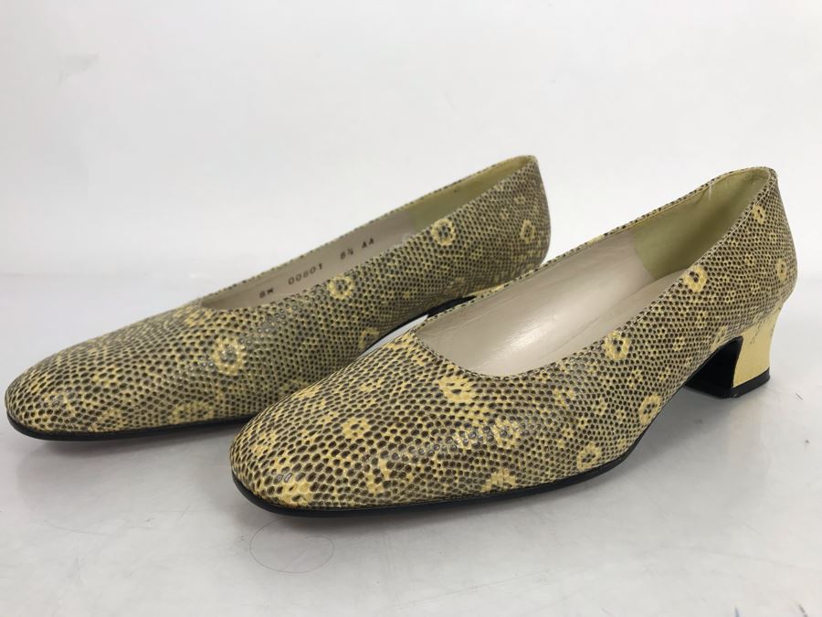 Stuart Weitzman Shoes Size 8.5 AA [Photo 2]