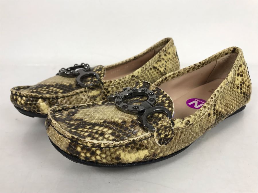 New Stuart Weitzman Shoes Size 8.5 N [Photo 2]