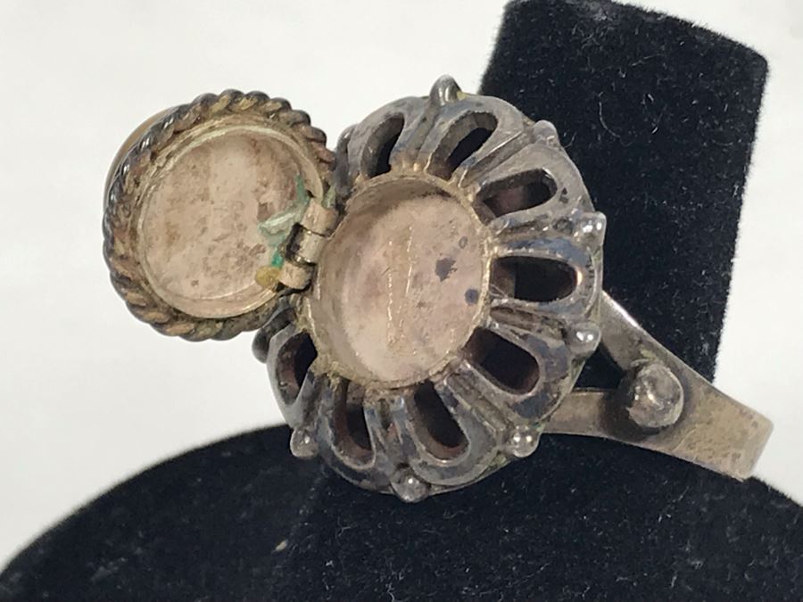 Signed Vintage Sterling Silver Poison Ring Cabochon Cat's Eye Locket Hinged Jewelry [Photo 3]