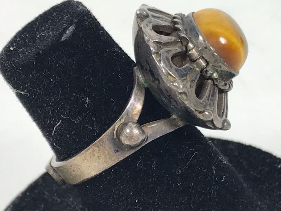 Signed Vintage Sterling Silver Poison Ring Cabochon Cat's Eye Locket Hinged Jewelry [Photo 5]