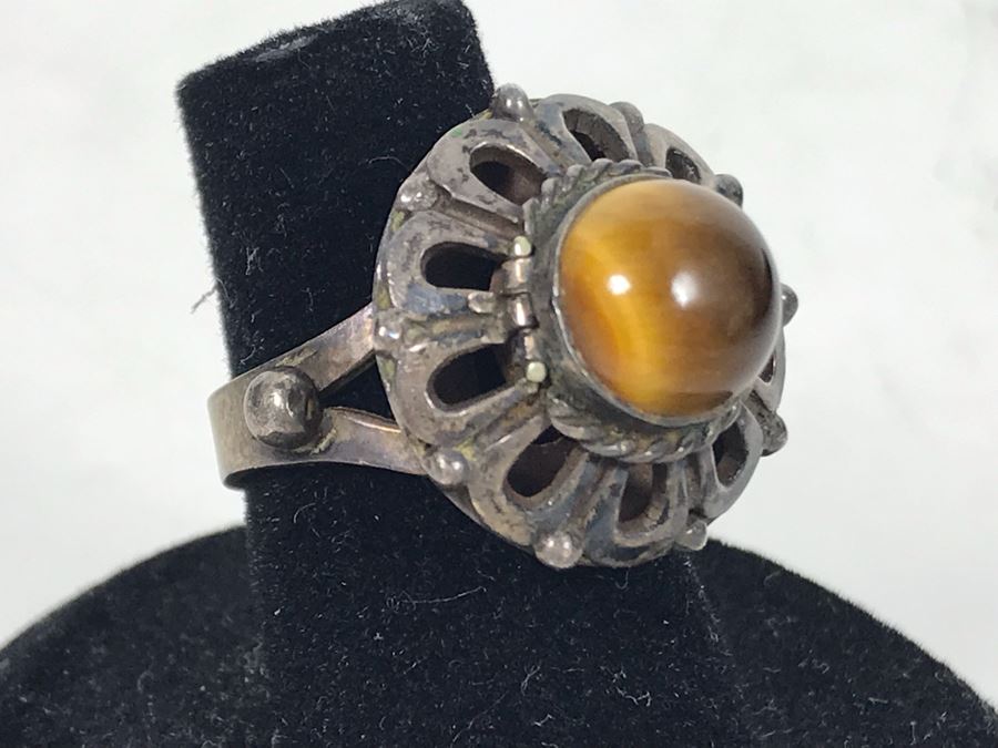 Signed Vintage Sterling Silver Poison Ring Cabochon Cat's Eye Locket Hinged Jewelry [Photo 4]