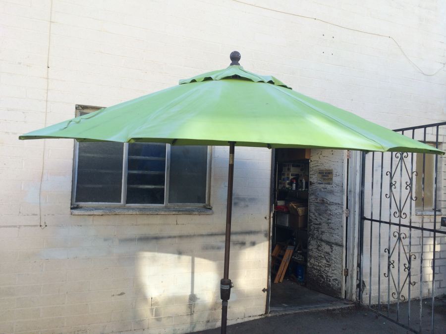 Heavy-Duty Large Umbrella Stand w/ Umbrella [Photo 4]