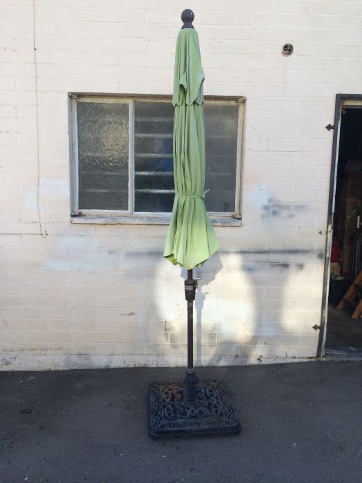 Heavy-Duty Large Umbrella Stand w/ Umbrella [Photo 3]