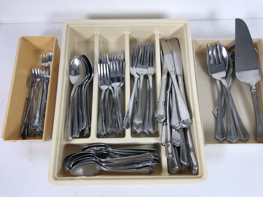 Stainless Steel Flatware Sets Mainly Oneida [Photo 1]