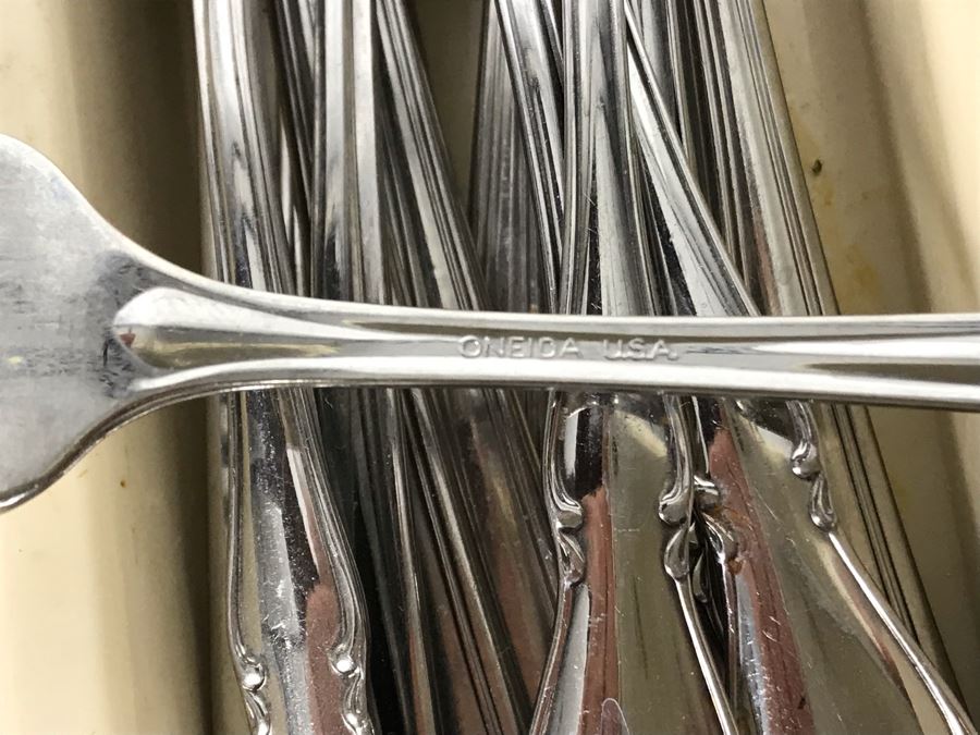 Stainless Steel Flatware Sets Mainly Oneida [Photo 10]