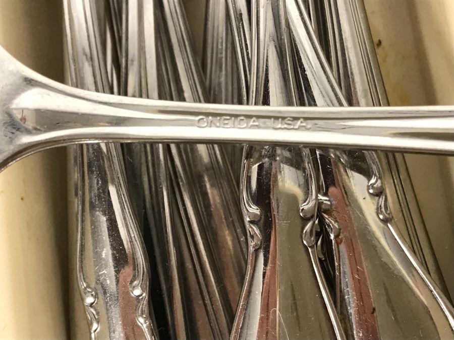Stainless Steel Flatware Sets Mainly Oneida [Photo 9]