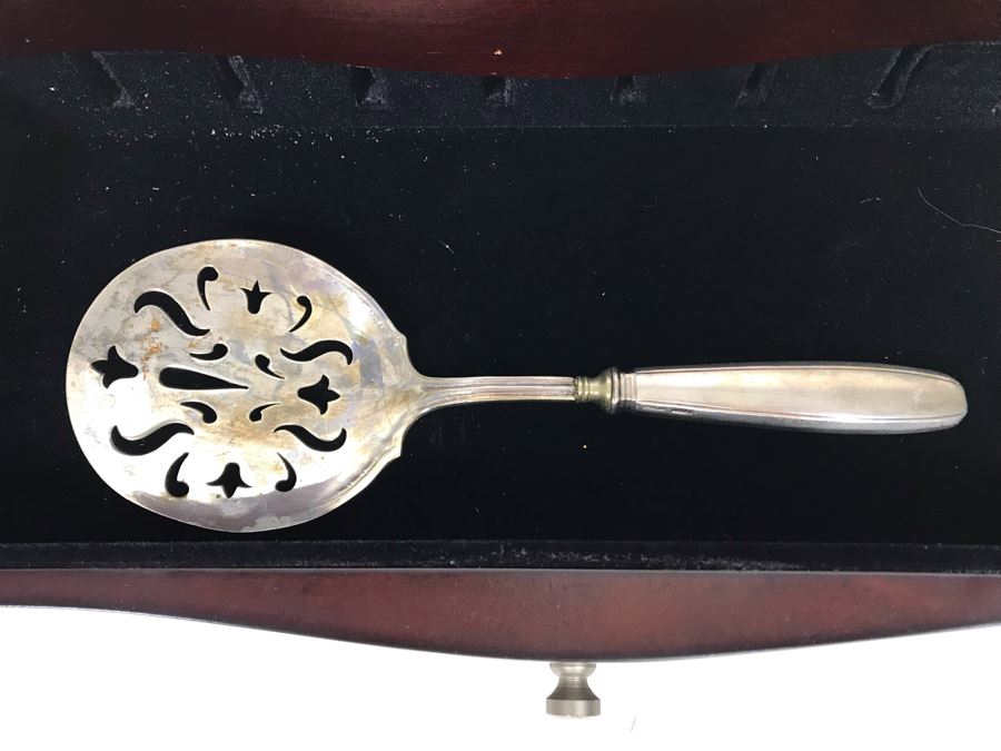 Sterling Silver Wallace Flatware Service For 8 With Large Silver Storage Box With Drawer Incl Sterling Handled Serving Spoon - (872g Not Including Knives And Serving Piece) [Photo 19]