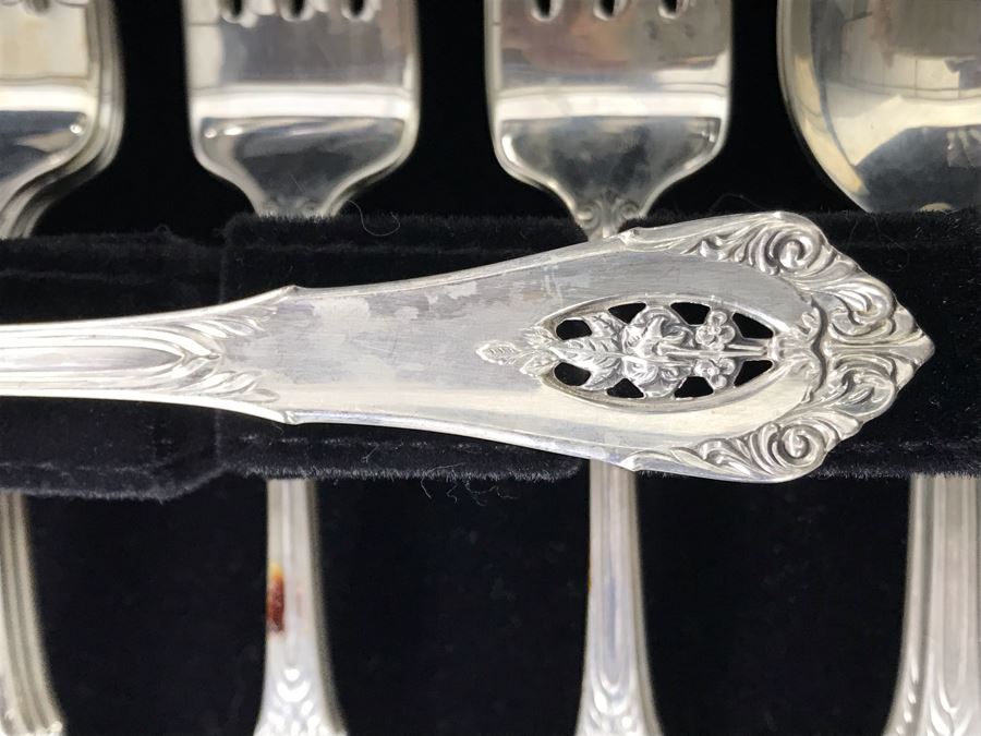 Sterling Silver Wallace Flatware Service For 8 With Large Silver Storage Box With Drawer Incl Sterling Handled Serving Spoon - (872g Not Including Knives And Serving Piece) [Photo 12]