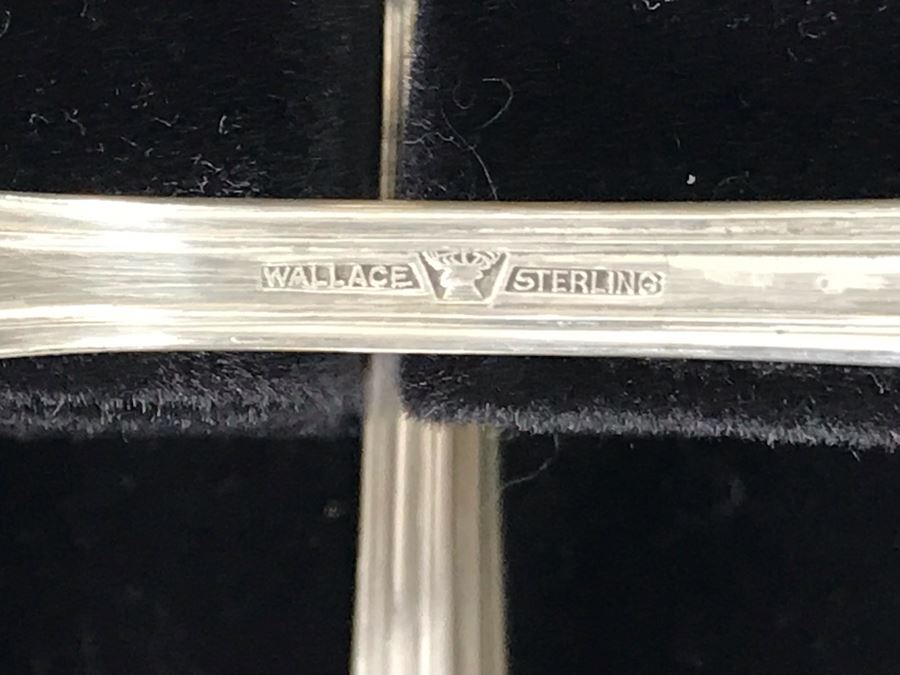 Sterling Silver Wallace Flatware Service For 8 With Large Silver Storage Box With Drawer Incl Sterling Handled Serving Spoon - (872g Not Including Knives And Serving Piece) [Photo 15]