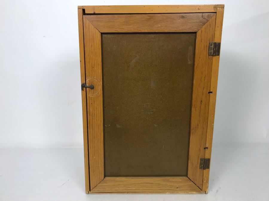 Original English Wales Wallets Scotch Purses Mercantile Store Countertop Display Case (Right Side Glass Has A Crack - Doesn't Include Items In Case) 11.5W X 10.5D X 16.5H [Photo 16]