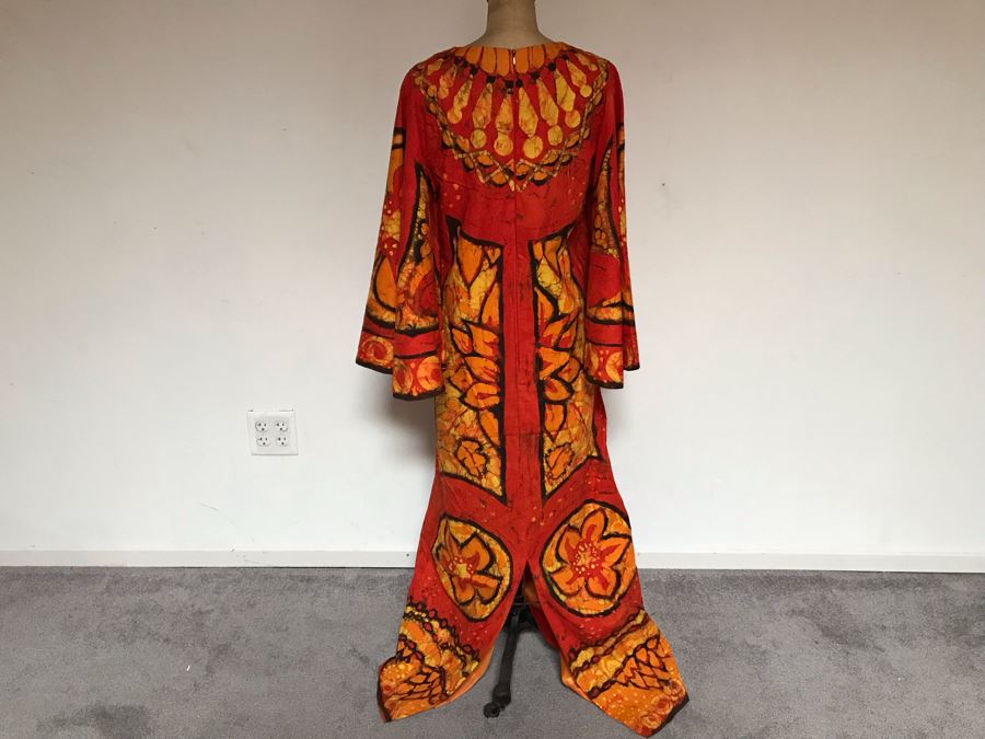 Vintage Mid-Century Hawaiian Batik Muumuu Dress (Shoulder To Shoulder: 15', Length 56') [Photo 8]
