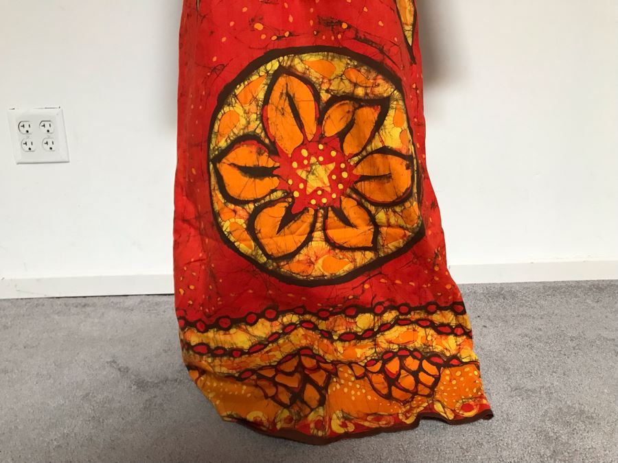 Vintage Mid-Century Hawaiian Batik Muumuu Dress (Shoulder To Shoulder: 15', Length 56') [Photo 6]
