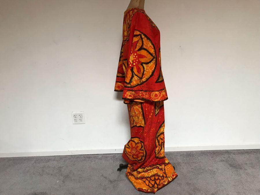 Vintage Mid-Century Hawaiian Batik Muumuu Dress (Shoulder To Shoulder: 15', Length 56') [Photo 7]