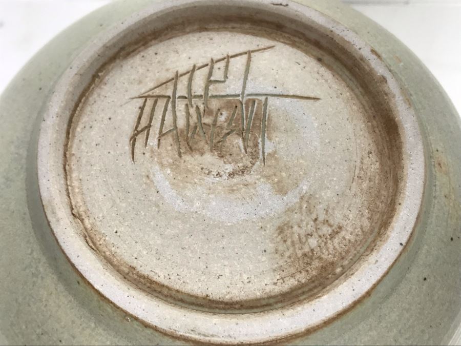 Vintage Signed Hawaiian Pottery Bowl 8W X 4H [Photo 8]