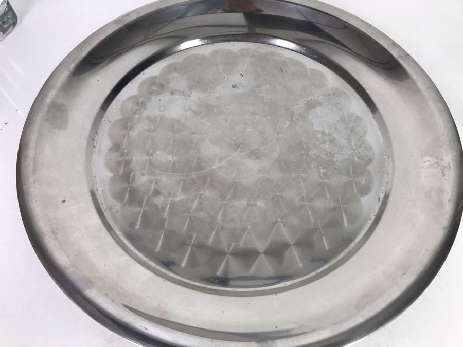 Vintage Barware Set With Metal Tray, 8 Drinking Glasses And Center Glass (Tray: 13.5R, Glasses: 3.75H) [Photo 6]