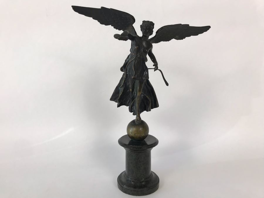 Vintage Italian Bronze Statue Of Winged Victory Grand Tour Angel Holding Wreath Standing On Ball 9W X 6D X 12H 3.25lbs [Photo 2]