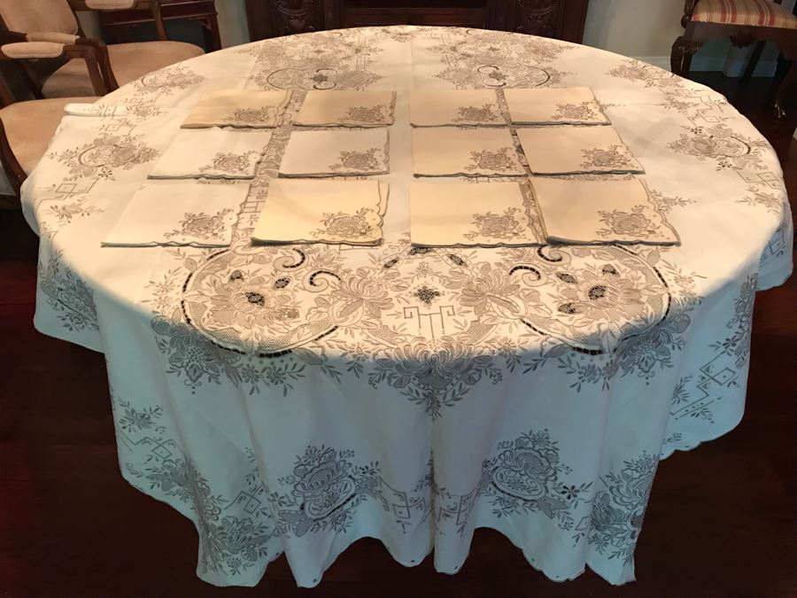 Stunning Chinese Embroidered Rectangular Tablecloth 99' X 63' With 12 Matching Napkins