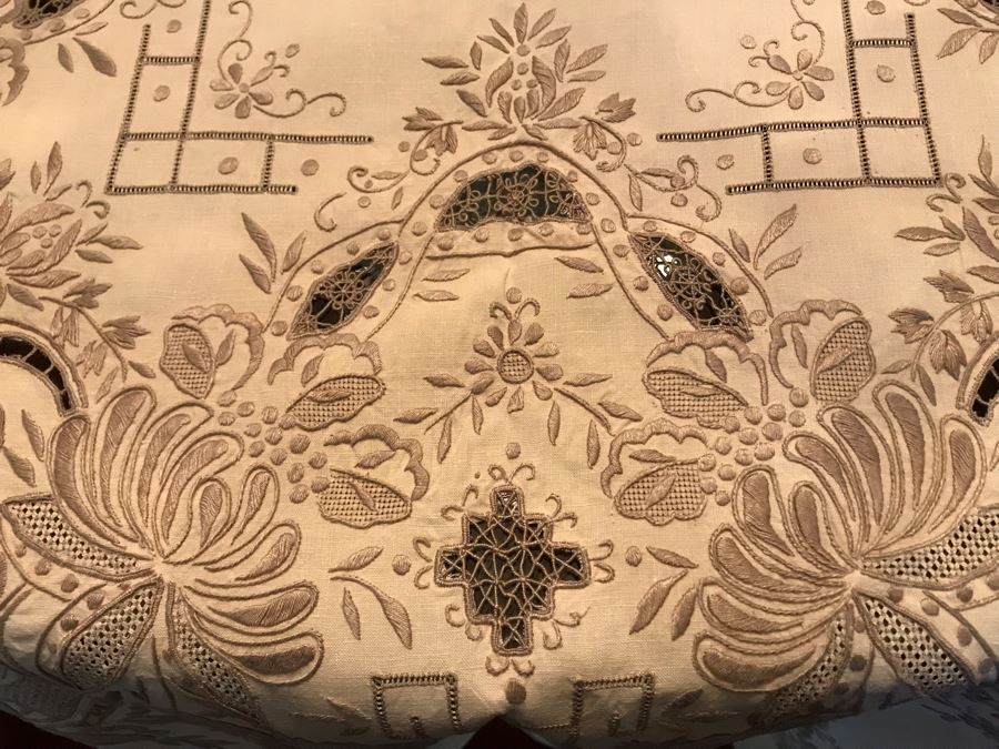 Stunning Chinese Embroidered Rectangular Tablecloth 99' X 63' With 12 Matching Napkins [Photo 6]