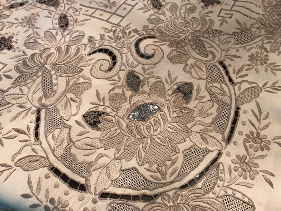 Stunning Chinese Embroidered Rectangular Tablecloth 99' X 63' With 12 Matching Napkins [Photo 11]