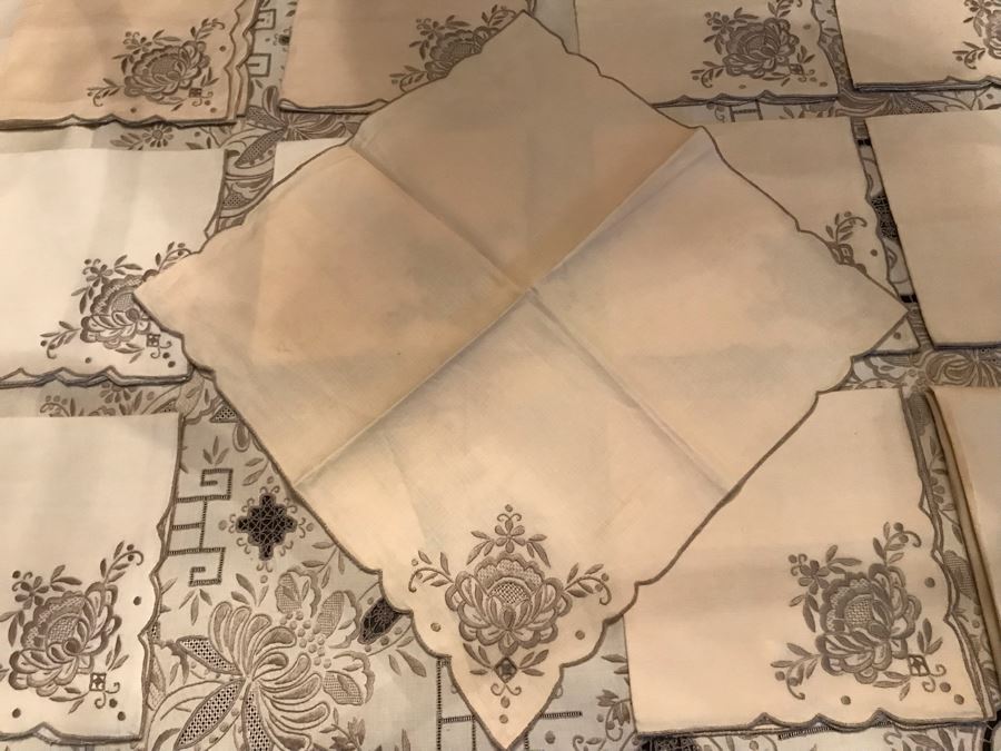 Stunning Chinese Embroidered Rectangular Tablecloth 99' X 63' With 12 Matching Napkins [Photo 17]