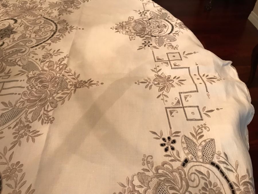 Stunning Chinese Embroidered Rectangular Tablecloth 99' X 63' With 12 Matching Napkins [Photo 9]
