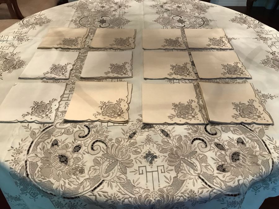 Stunning Chinese Embroidered Rectangular Tablecloth 99' X 63' With 12 Matching Napkins [Photo 16]