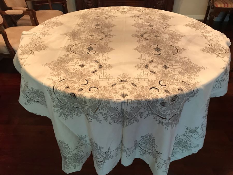 Stunning Chinese Embroidered Rectangular Tablecloth 99' X 63' With 12 Matching Napkins [Photo 3]