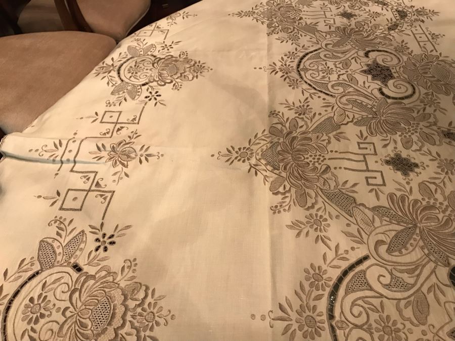 Stunning Chinese Embroidered Rectangular Tablecloth 99' X 63' With 12 Matching Napkins [Photo 10]