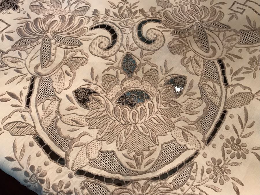 Stunning Chinese Embroidered Rectangular Tablecloth 99' X 63' With 12 Matching Napkins [Photo 12]