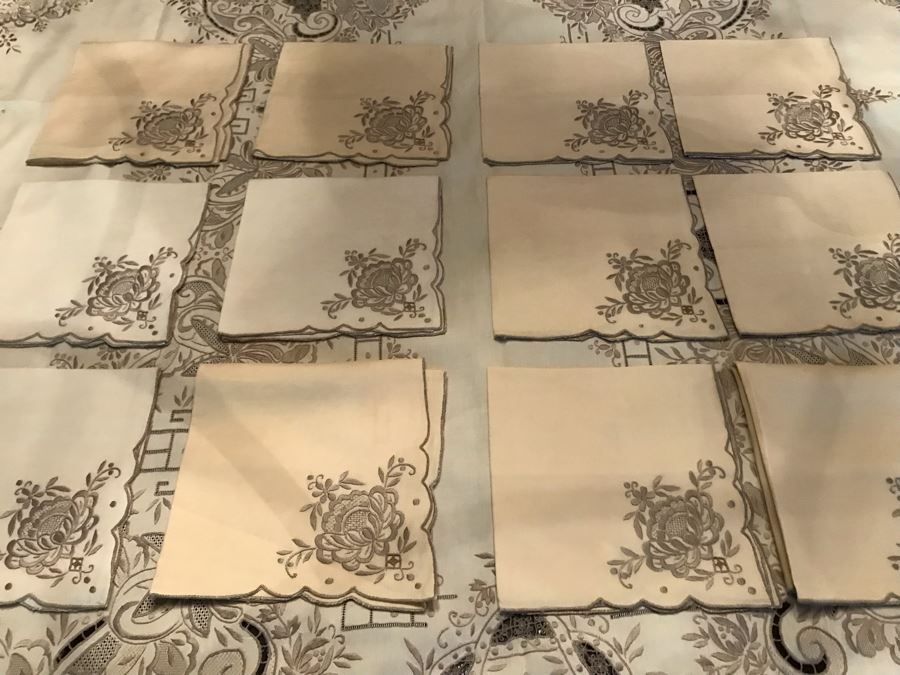 Stunning Chinese Embroidered Rectangular Tablecloth 99' X 63' With 12 Matching Napkins [Photo 15]