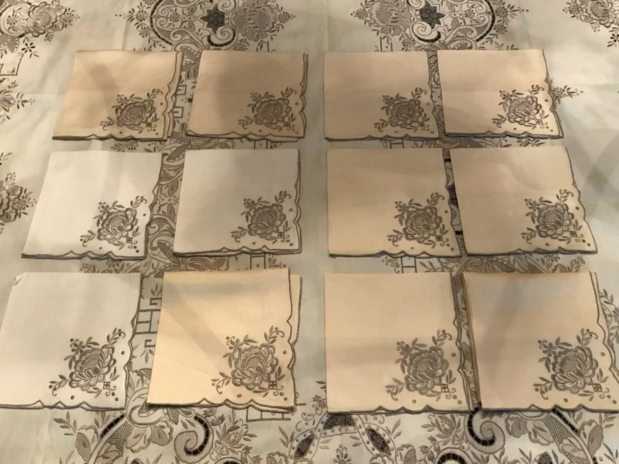 Stunning Chinese Embroidered Rectangular Tablecloth 99' X 63' With 12 Matching Napkins [Photo 14]