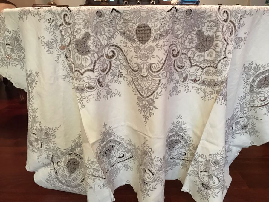 Stunning Chinese Embroidered Rectangular Tablecloth 115' X 64' With 6 Matching Napkins [Photo 9]