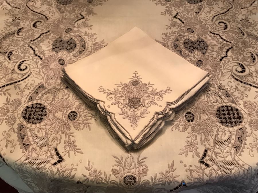 Stunning Chinese Embroidered Rectangular Tablecloth 115' X 64' With 6 Matching Napkins [Photo 16]