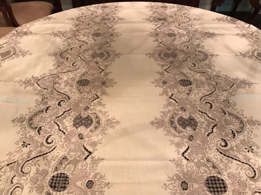 Stunning Chinese Embroidered Rectangular Tablecloth 115' X 64' With 6 Matching Napkins [Photo 6]