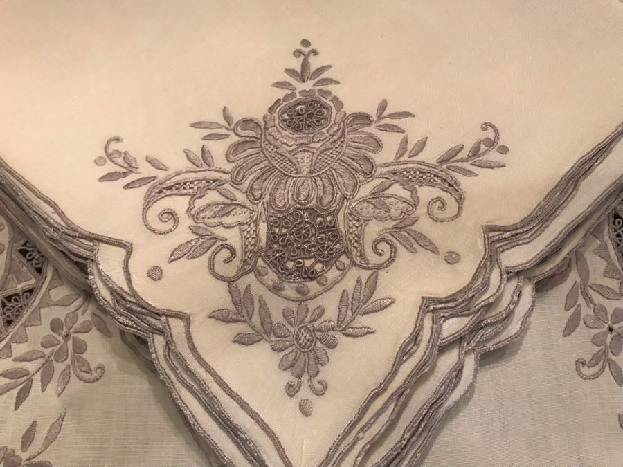 Stunning Chinese Embroidered Rectangular Tablecloth 115' X 64' With 6 Matching Napkins [Photo 13]