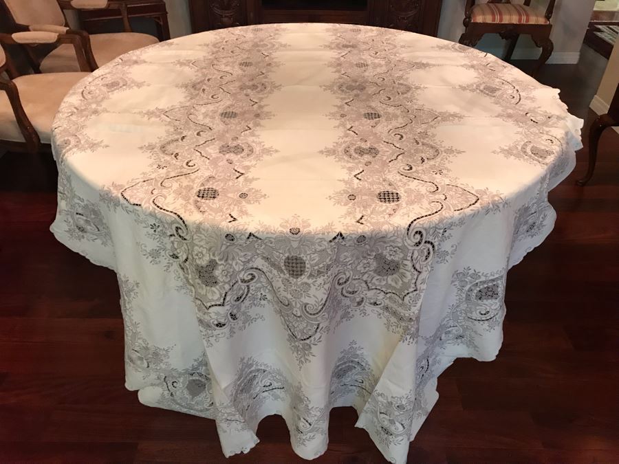 Stunning Chinese Embroidered Rectangular Tablecloth 115' X 64' With 6 Matching Napkins