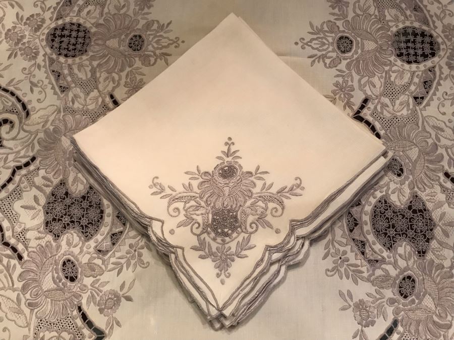 Stunning Chinese Embroidered Rectangular Tablecloth 115' X 64' With 6 Matching Napkins [Photo 12]