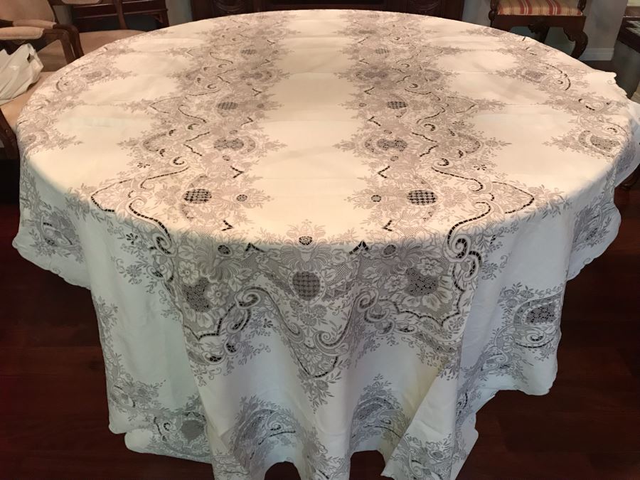 Stunning Chinese Embroidered Rectangular Tablecloth 115' X 64' With 6 Matching Napkins [Photo 3]