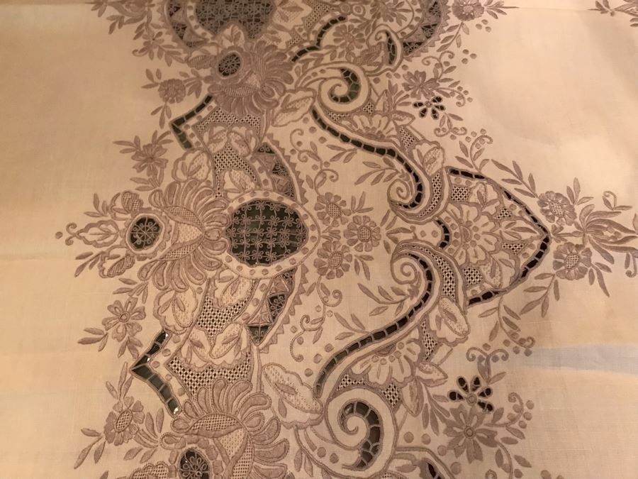 Stunning Chinese Embroidered Rectangular Tablecloth 115' X 64' With 6 Matching Napkins [Photo 7]