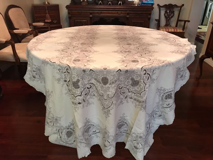 Stunning Chinese Embroidered Rectangular Tablecloth 115' X 64' With 6 Matching Napkins [Photo 4]